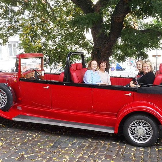 Guided tour with vintage car, Supreme Prague